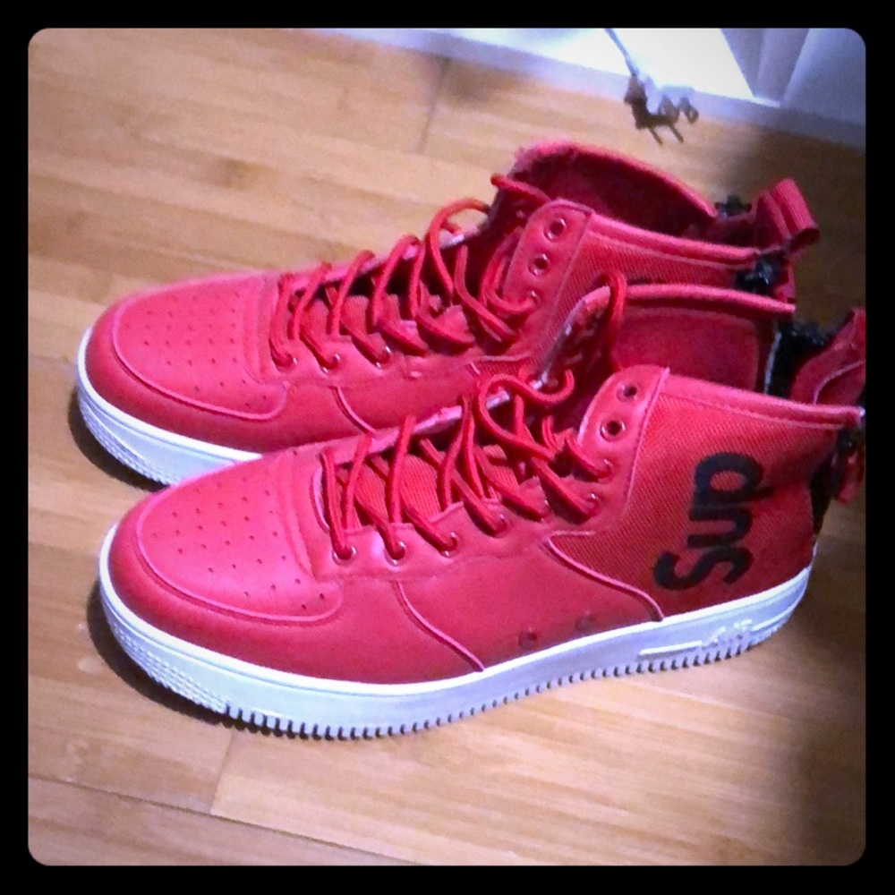 Sneakers